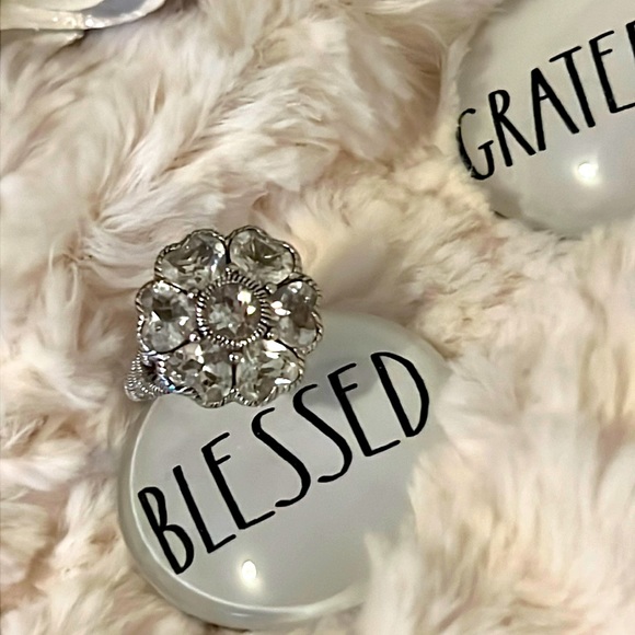 Judith Ripka flower ring size 9 - Picture 3 of 7